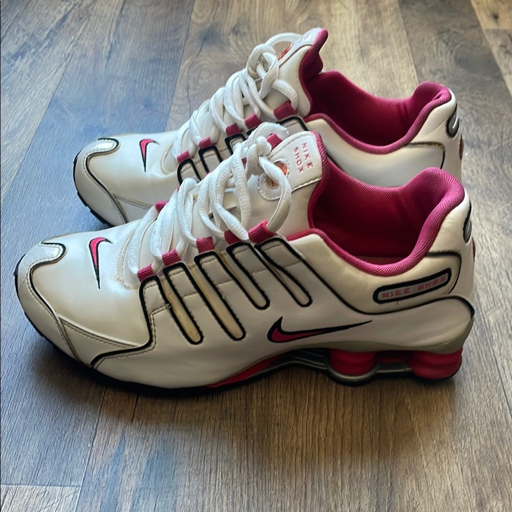 Nike Shox White and Pink Sneakers - Picture 9 of 12